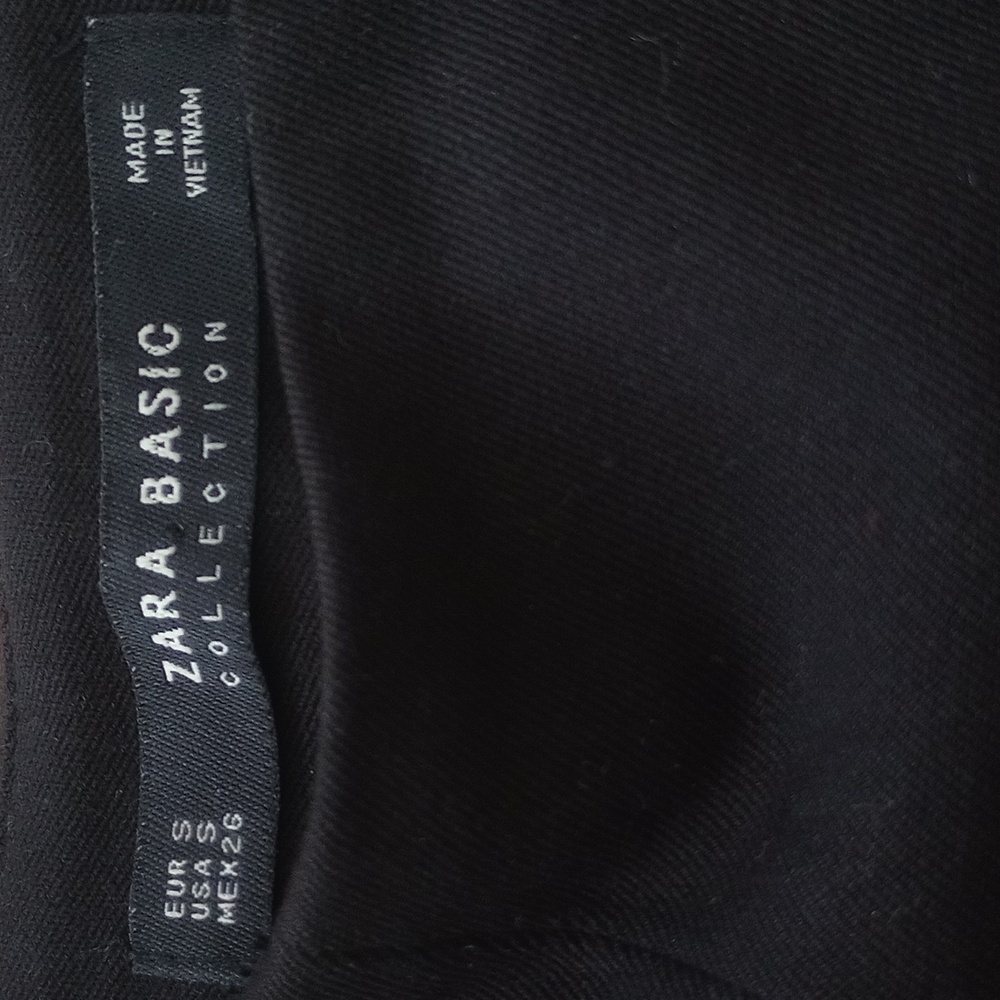 NWOT ZARA Size Small Chic Black High Waist RuffledShorts. Side Zipper - Picture 4 of 8